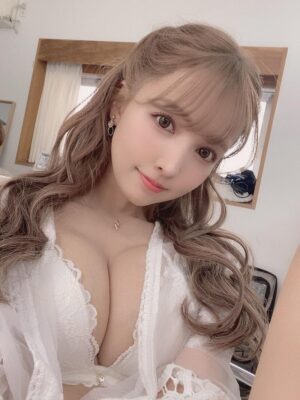 Yua Mikami khoe cột mốc 6 năm trong nghề “phim hành động” Nhật Bản 3 Yua-Mikami-ra mat-phim-18+-ky-niem-6-nam-debut