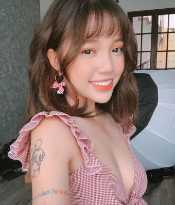MMlive Nữ Streamer Linh Ngọc Đàm với phong cách bikini nóng bỏng 14 Những bức ảnh selfie mới nhất của Linh Ngọc Đàm và thân hình bốc lửa sẽ không làm người xem thất vọng.