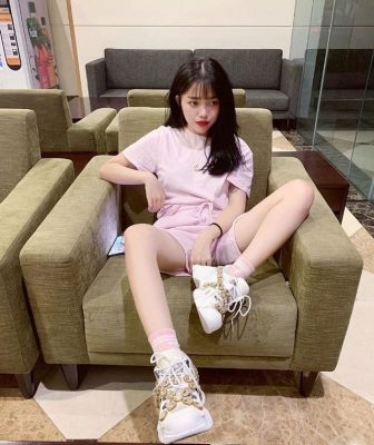 MMlive Nữ Streamer Linh Ngọc Đàm với phong cách bikini nóng bỏng 11 Trang phục đơn giản nhưng cũng tôn lên vẻ đẹp độc đáo, quyến rũ của Linh Ngọc Đàm.