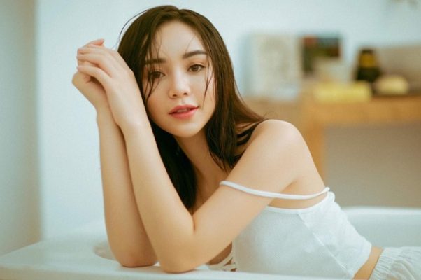 MMlive Chiêm ngưỡng nét đẹp thơ mộng của Hot girl 9x Quỳnh Kool 7 Quỳnh Kool là gương mặt đang rất được săn đón