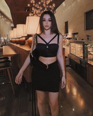 MMlive - Huyền Baby Hot girl không tuổi show body nóng 8 Nhan sắc bất chấp thời gian của cô nàng