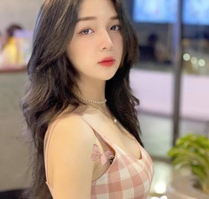 MMlive - Vẻ đẹp rạng ngời của hot girl Vũng Tàu 3 Kiều Oanh không ngần ngại mặc những trang phục được cắt xẻ sexy