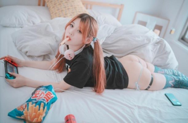 MMlive - Pornhub Girl thân hình nóng bỏng bốc lửa 2 MMlive - Các anh em có thấy đỏ mặt khi ngắm ảnh của hot girl này không