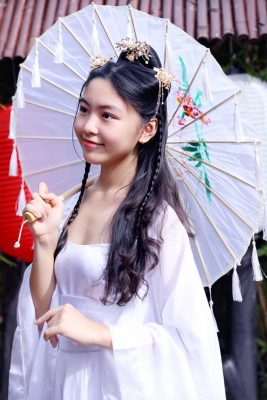 MMlive - Con gái Quyền Linh ngày lớn càng xinh đẹp 8 MMlive - Lọ Lem xinh đẹp long lanh trong bộ đồ cổ trang