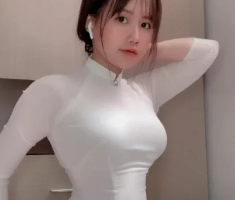 MMlive - Bộ ảnh gái xinh làm bỏng mắt người xem. 8 em gái xinh quyến rũ mặc áo dài.