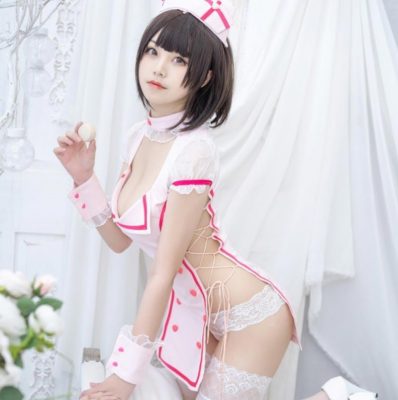 MMlive - Honey Cát Qui trong trang phục vào vai cô y tá 4 cô nàng sexy quyến rũ trong bộ y tá màu sắc trắng hồng