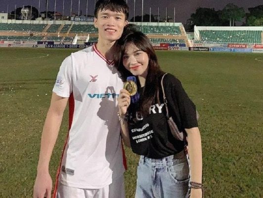 MMlive hot girl Gia Hân bóng hồng xinh đẹp gợi cảm bên cạnh cầu thủ Hoàng Đức 2 MMlive giới thiệu tiểu sử về Nguyễn Gia Hân