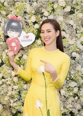MMLive - Chiêm Ngưỡng Vẻ Đẹp Thuần Khiết Của Nữ Diễn Viên Đa Tài Phương Anh Đào 4 Nữ diễn viên xinh đẹp trong tà áo dài.