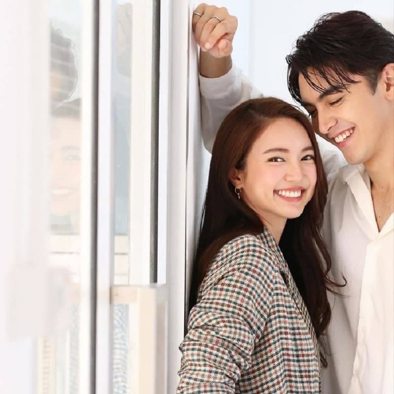 MMLive Bua Nalinthip và bạn diễn - MMLive