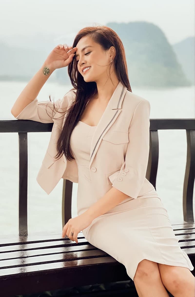 MMLive - Cận cảnh nhan sắc hoàn hảo bất chấp của "My sói" Thu Quỳnh 2 Thu Quỳnh xinh đẹp - MMLive