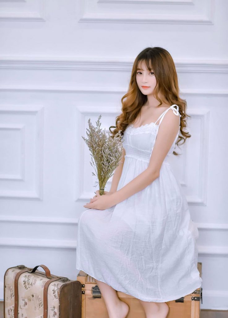 MMlive - Nữ streamer xinh đẹp trong chiếc váy trắng và câu chuyện tự up ảnh nóng MMlive - Nữ streamer xinh đẹp trong chiếc váy trắng và câu chuyện tự up ảnh nóng