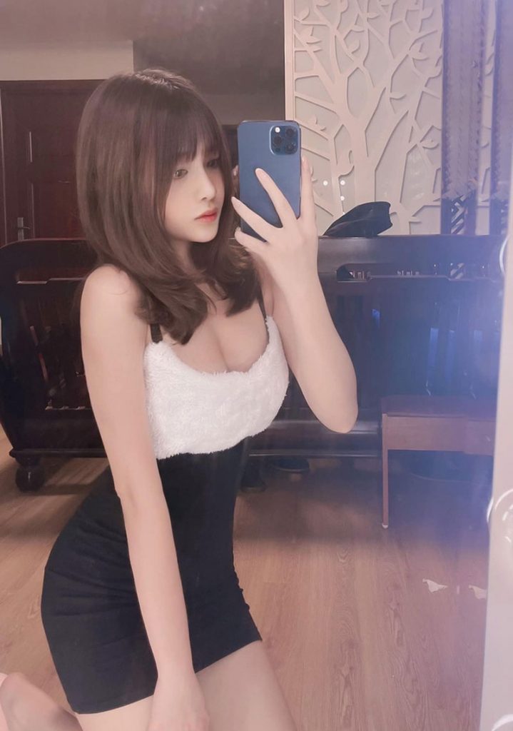 MMlive - Với một cô nàng đáng yêu như Lyly Sury thì có người cho rằng cần tới 100GB mới đủ MMlive - Với một cô nàng đáng yêu như Lyly Sury thì có người cho rằng cần tới 100GB mới đủ