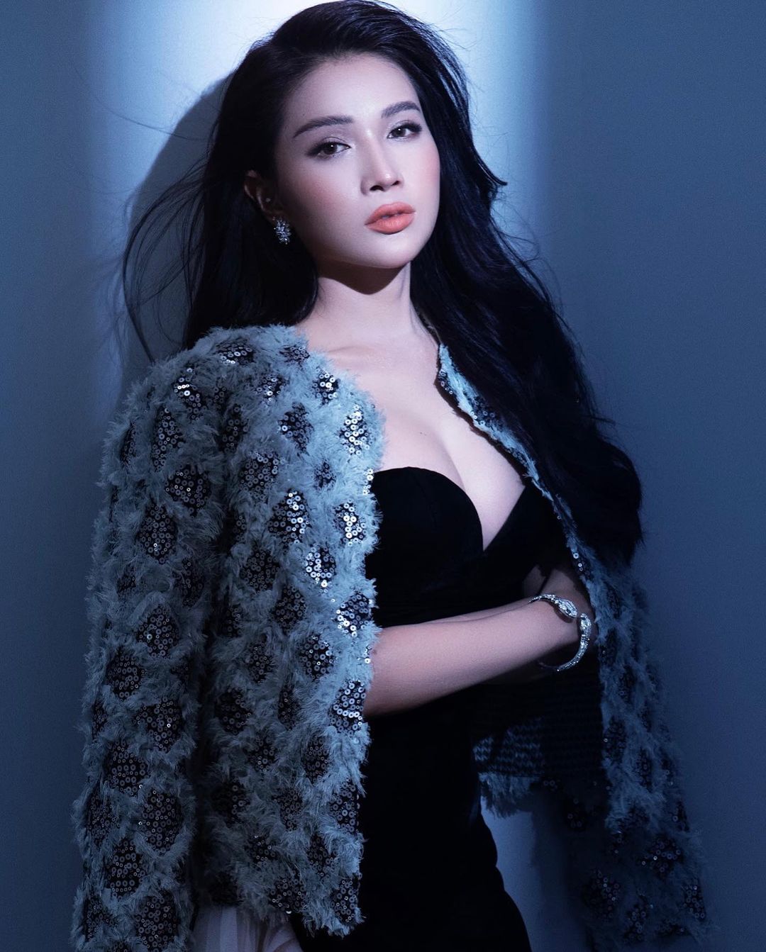MMLive - Ngất Ngây Trước Vẻ Đẹp Quyến Rũ Của Nữ Diễn Viên Khả Như 4 Kiểu thiết kế này được nhiều người ưa thích vì vẻ gợi cảm.