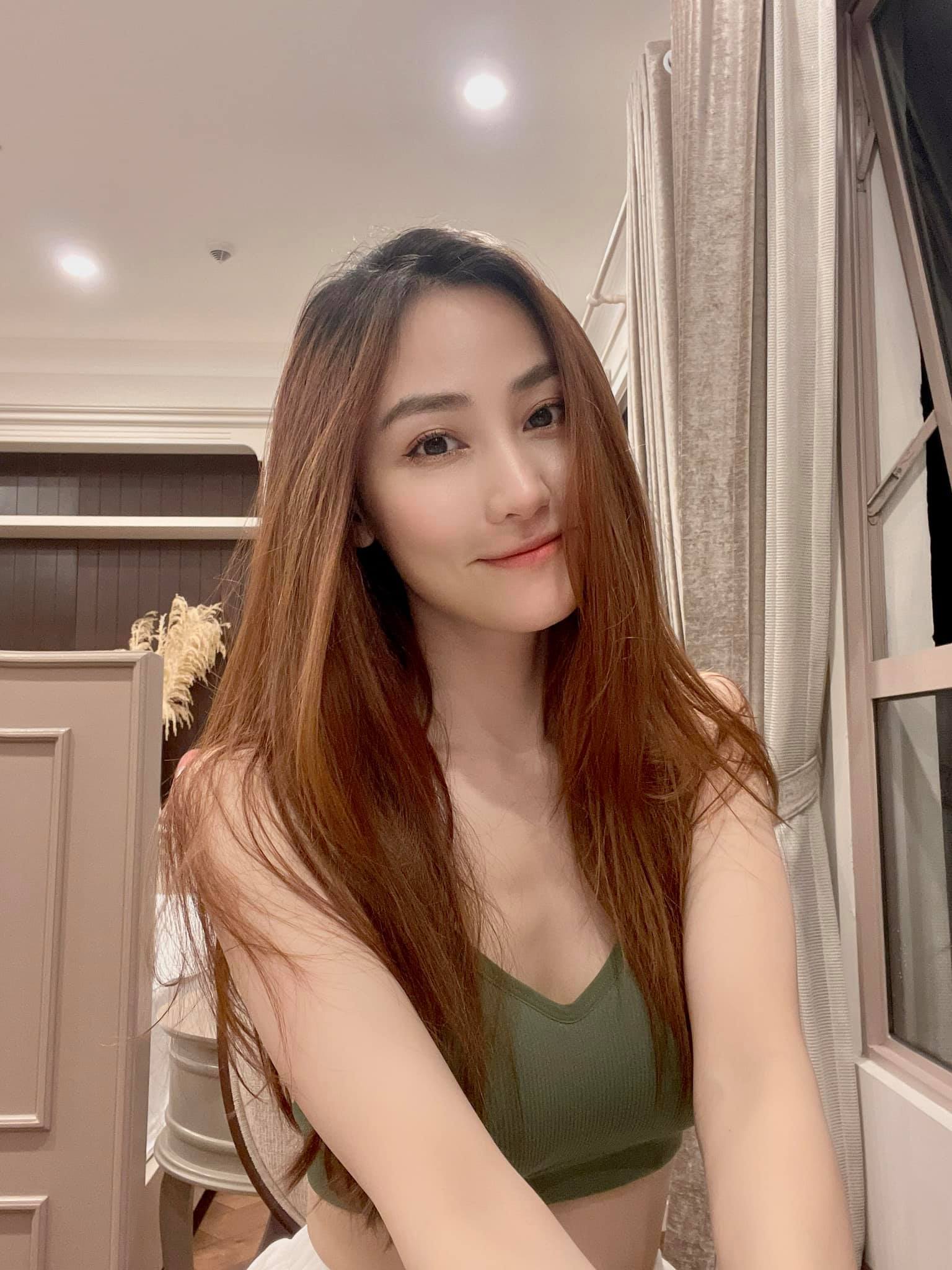 MMLive - Chiêm Ngưỡng Nét Đẹp Vạn Người Mê Của "Thần Tiên Tỷ Tỷ" Ngân Khánh 6 Bên cạnh một gương mặt đẹp hoàn hảo, mỹ nhân sinh năm 1985 còn có sức hút lớn nhờ hình thể chuẩn, làn da mịn màng trắng sáng.