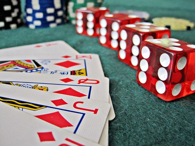 Mậu Binh là gì? Chơi mậu binh luôn thắng không thể bỏ qua 3 chơi poker trực tuyến